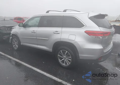 2019 Toyota Highlander Xle z USA, uszkodzony, nr VIN 5TDKZRFH6KS554420